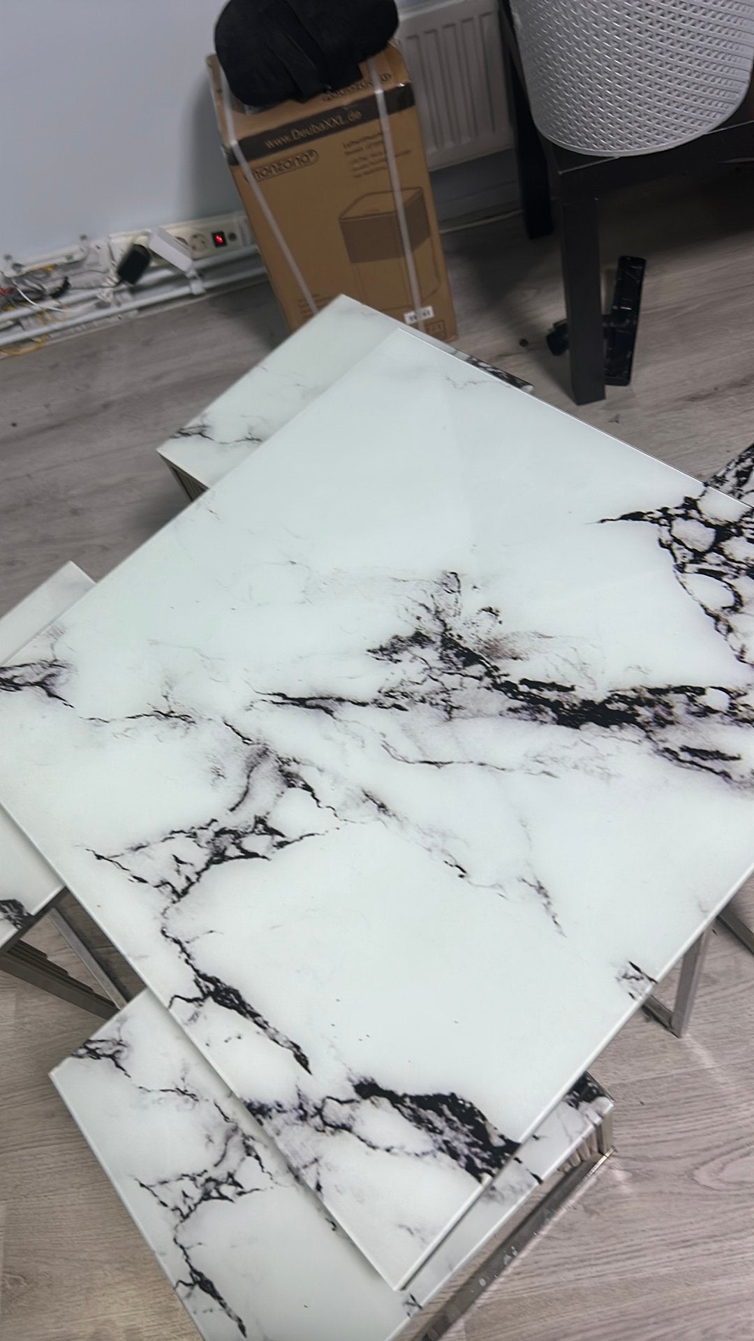 woonkamer tafel met vier kleine, Ophalen, Zo goed als nieuw, 75 m² of meer, Laminaat