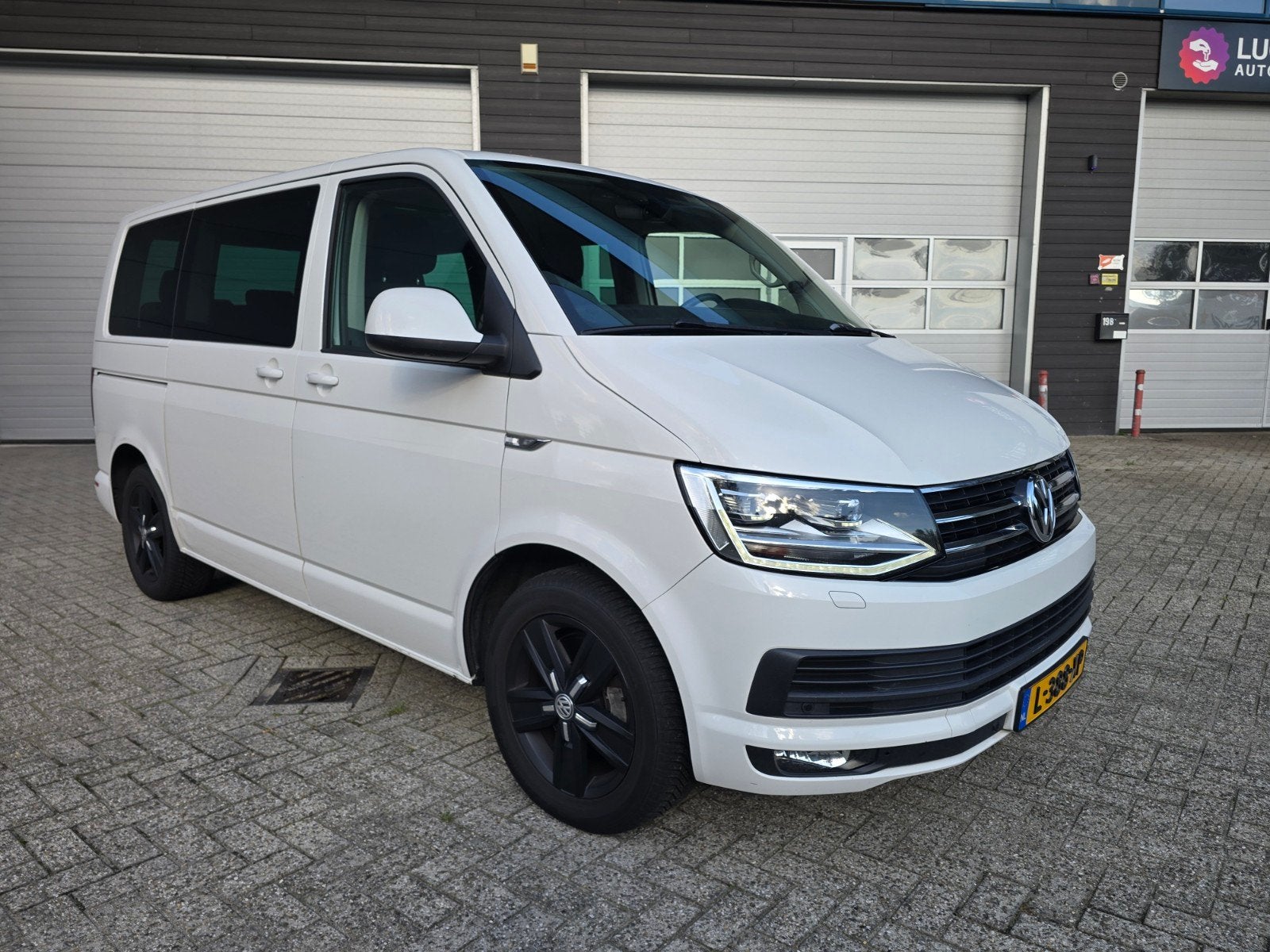 Volkswagen Multivan Combi 2.0 TDI 204pk BMT L1h1 300/3000, Auto's, Voorwielaandrijving, 241 €/maand, Wit, Geïmporteerd