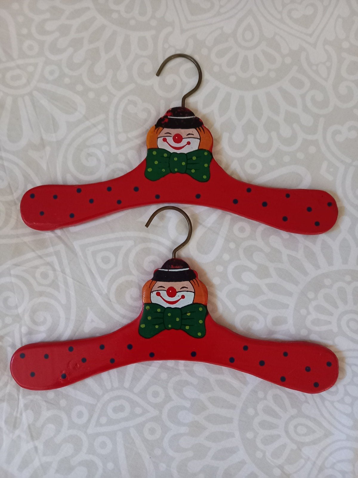 2  houten klerenhangers clown, Ophalen of Verzenden, Gebruikt