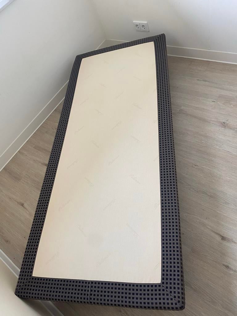 Robuust eenpersoonsbed met nachtkastje, Ophalen, Gebruikt, 90 cm, Eenpersoons