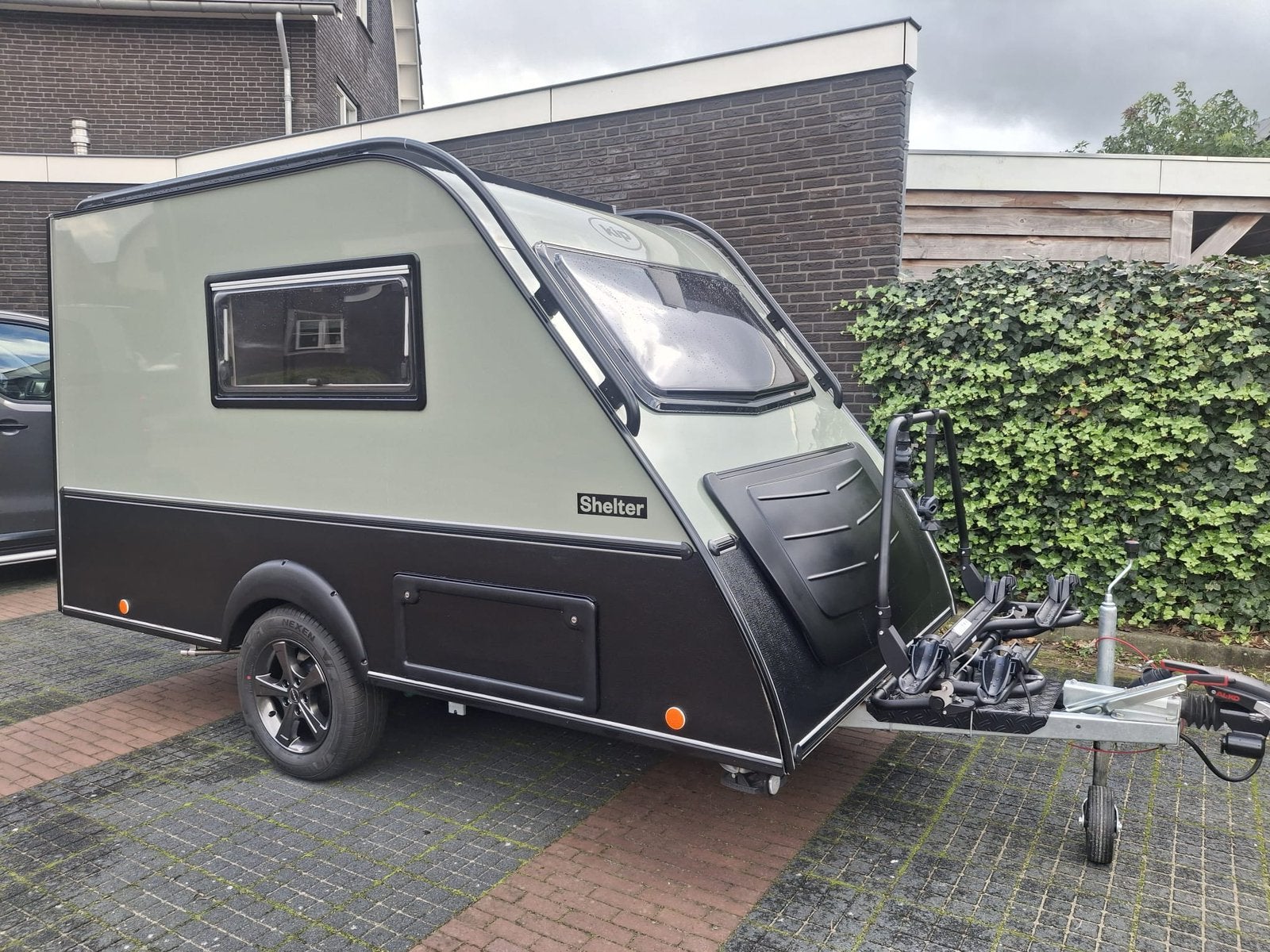 Kip Shelter Plus 2026 | Whale kachel | Off-grid | De Waard, Standaardzit, Luifel, Kip, Tot en met 2