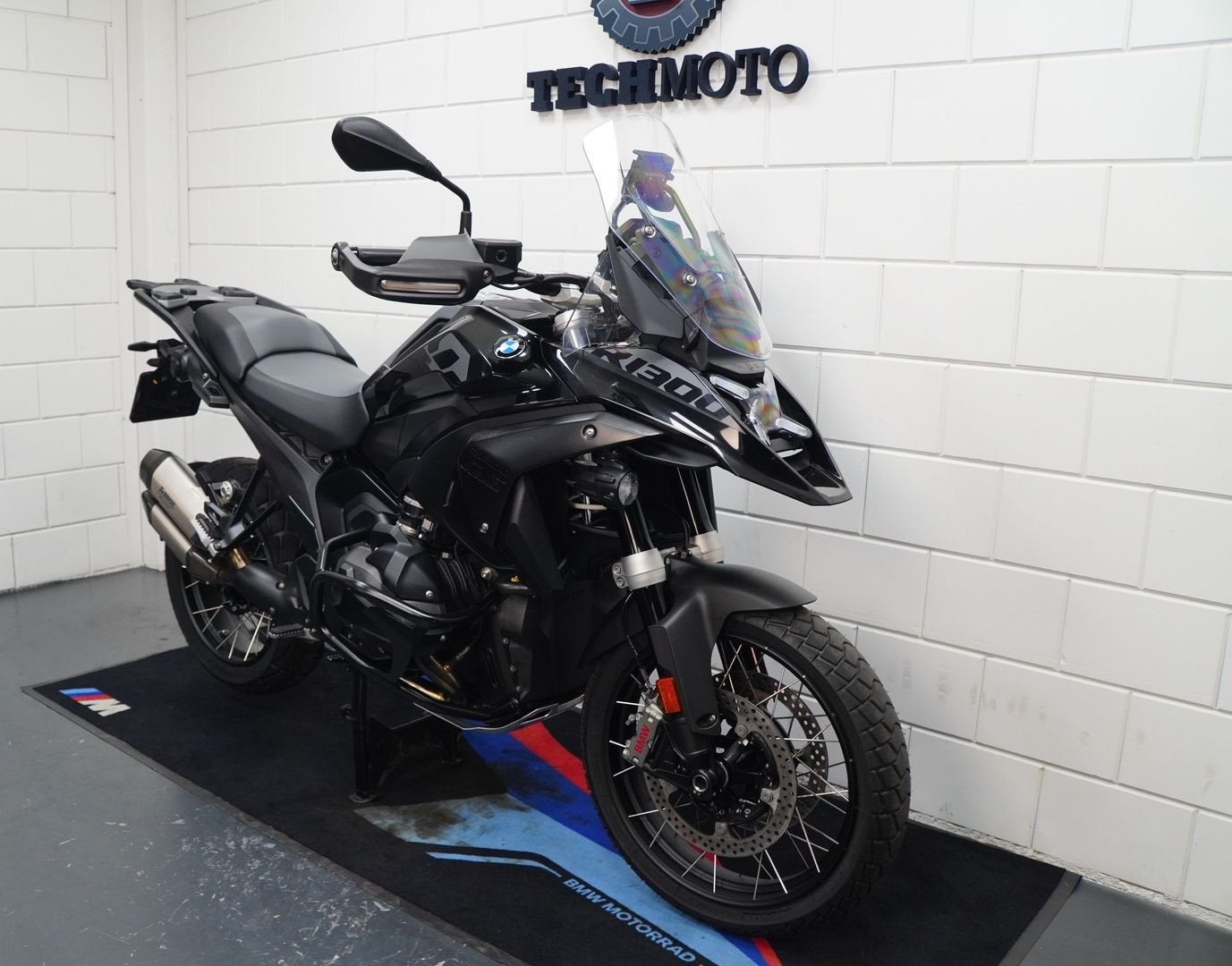 BMW R 1300 GS TRIPLE BLACK - 2024, Toermotor, 1300 cc, Handgeschakeld, Gebruikt