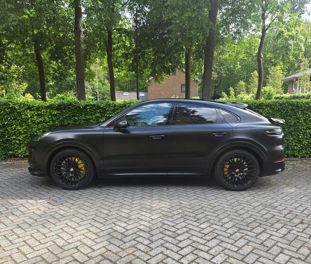 Porsche Cayenne 4.0 V8 680pk Turbo S E-hybrid 2023 Zwart, Automaat, 3000 kg, Zwart, 3996 cc