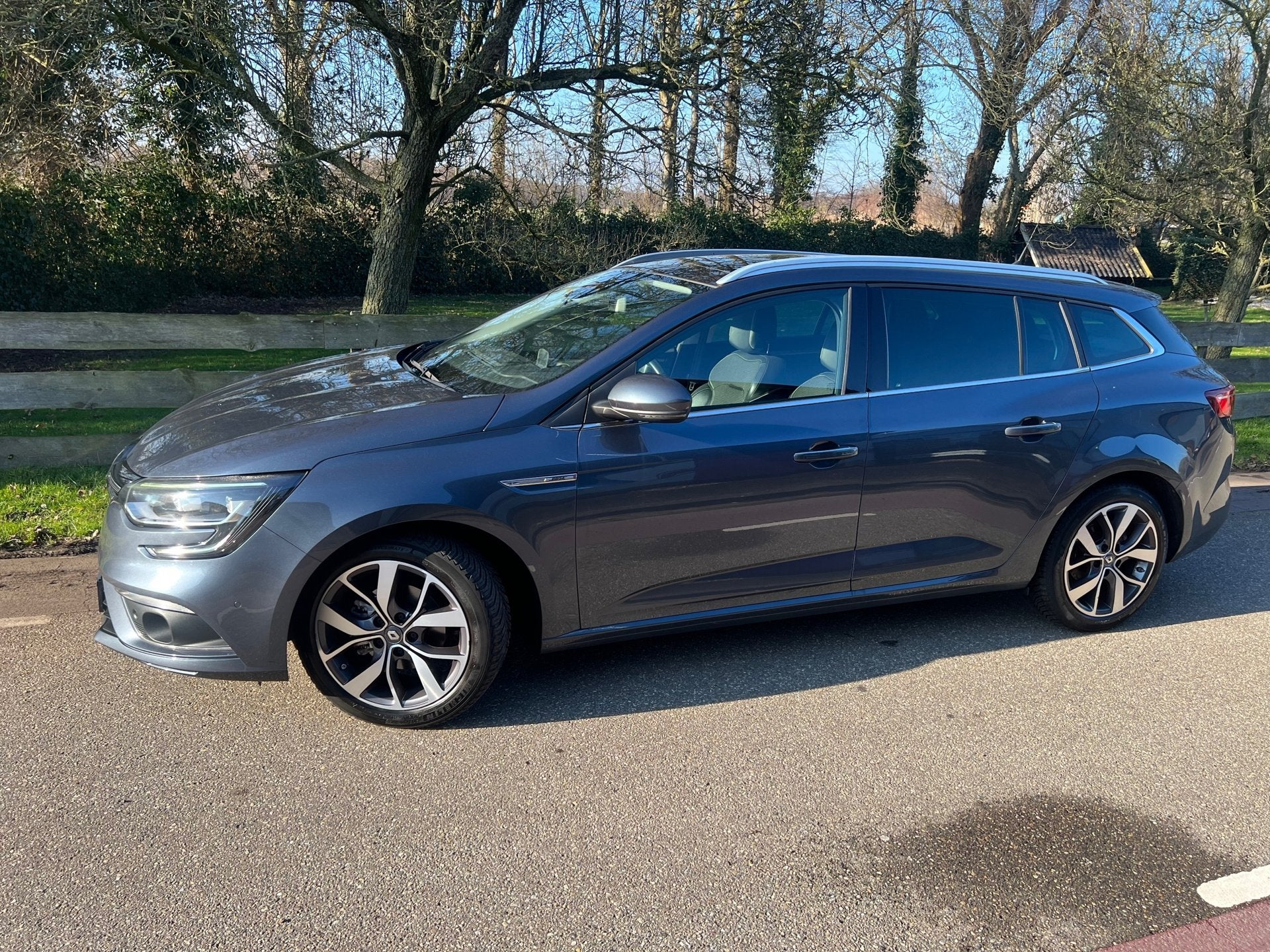 Renault Mégane Estate 1.2 TCe Bose Automaat Trekhaak, Parkeersensor, Gebruikt, 4 cilinders, Leder en Stof