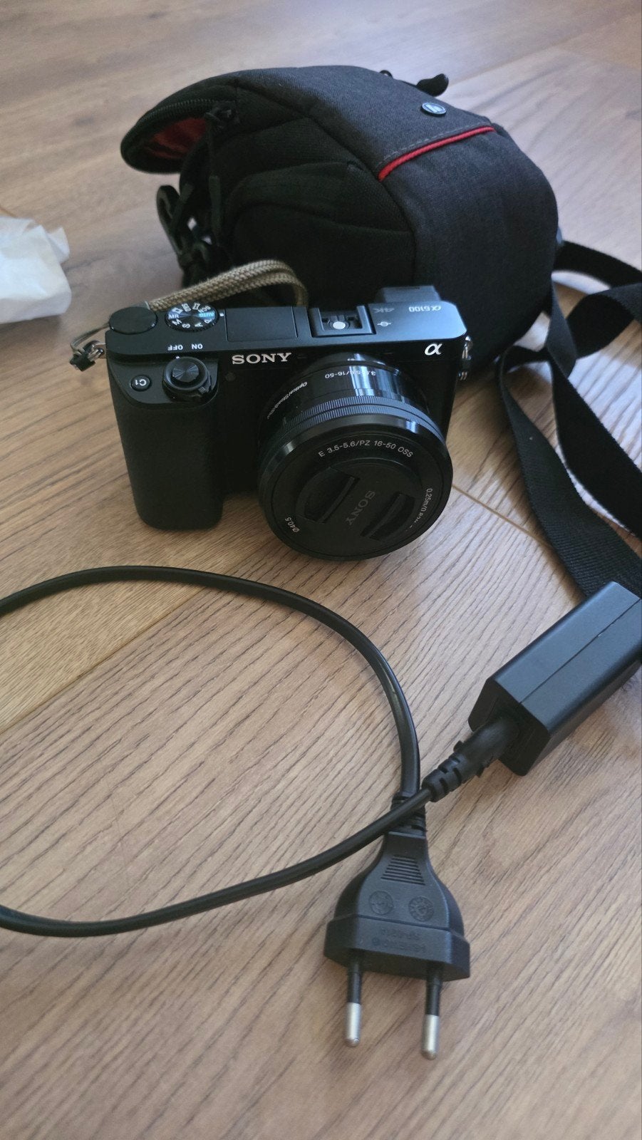 Sony A6100 camera en  16-50mm F/3.5-5.6 OSS, Audio, Tv en Foto, Fotocamera's Digitaal, Kantelbaar/draaibaar scherm, Ophalen of Verzenden