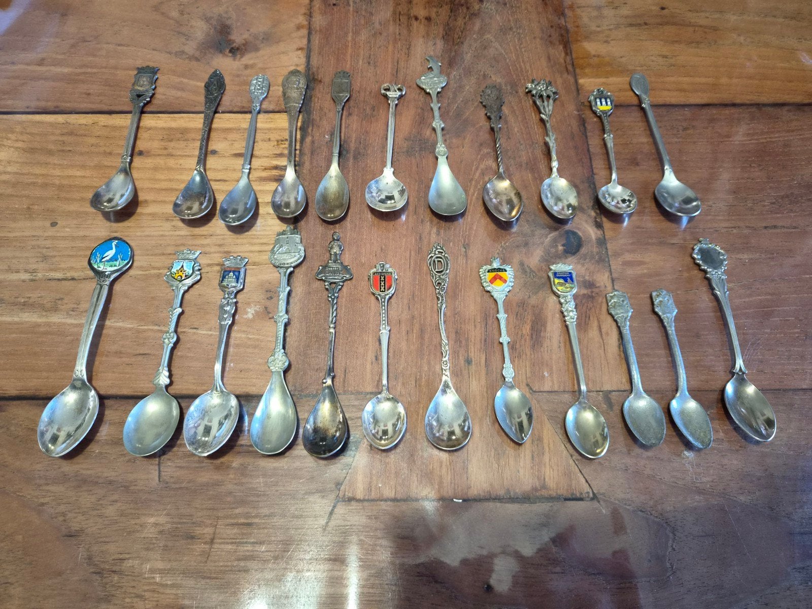 21 verzilverde lepeltjes, souvenir lepels, Ophalen of Verzenden