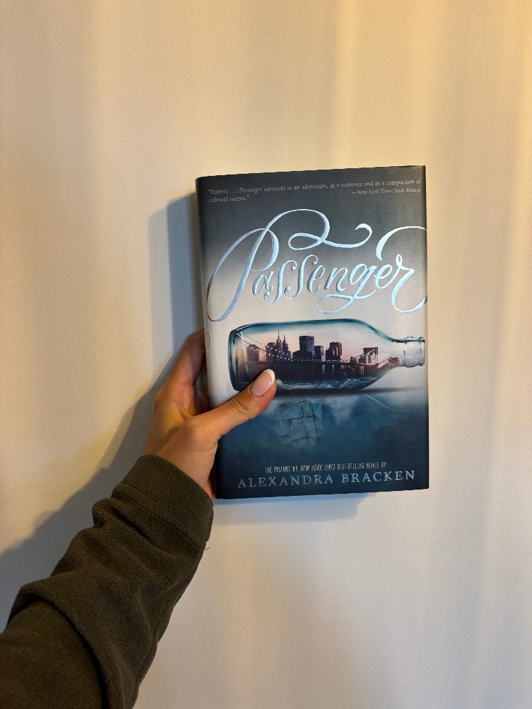 Passenger van Alexandra Bracken, Ophalen, Nieuw, Alexandra Bracken