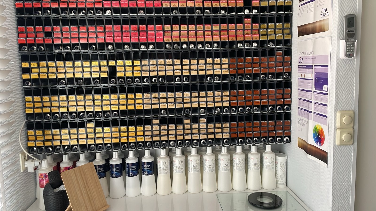 NIEUW - Grote voorraad Wella haarverf - Diverse kleuren, Sieraden, Tassen en Uiterlijk, Ophalen of Verzenden, Nieuw, Overige typen