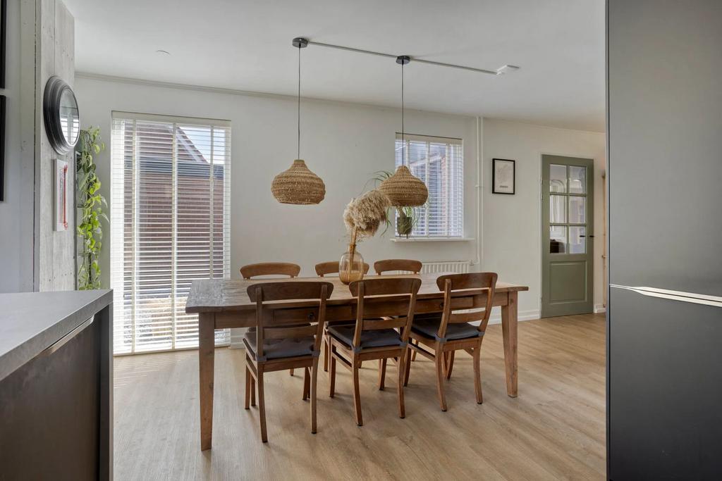 Massief houten tafel met 6 stoelen., Ophalen
