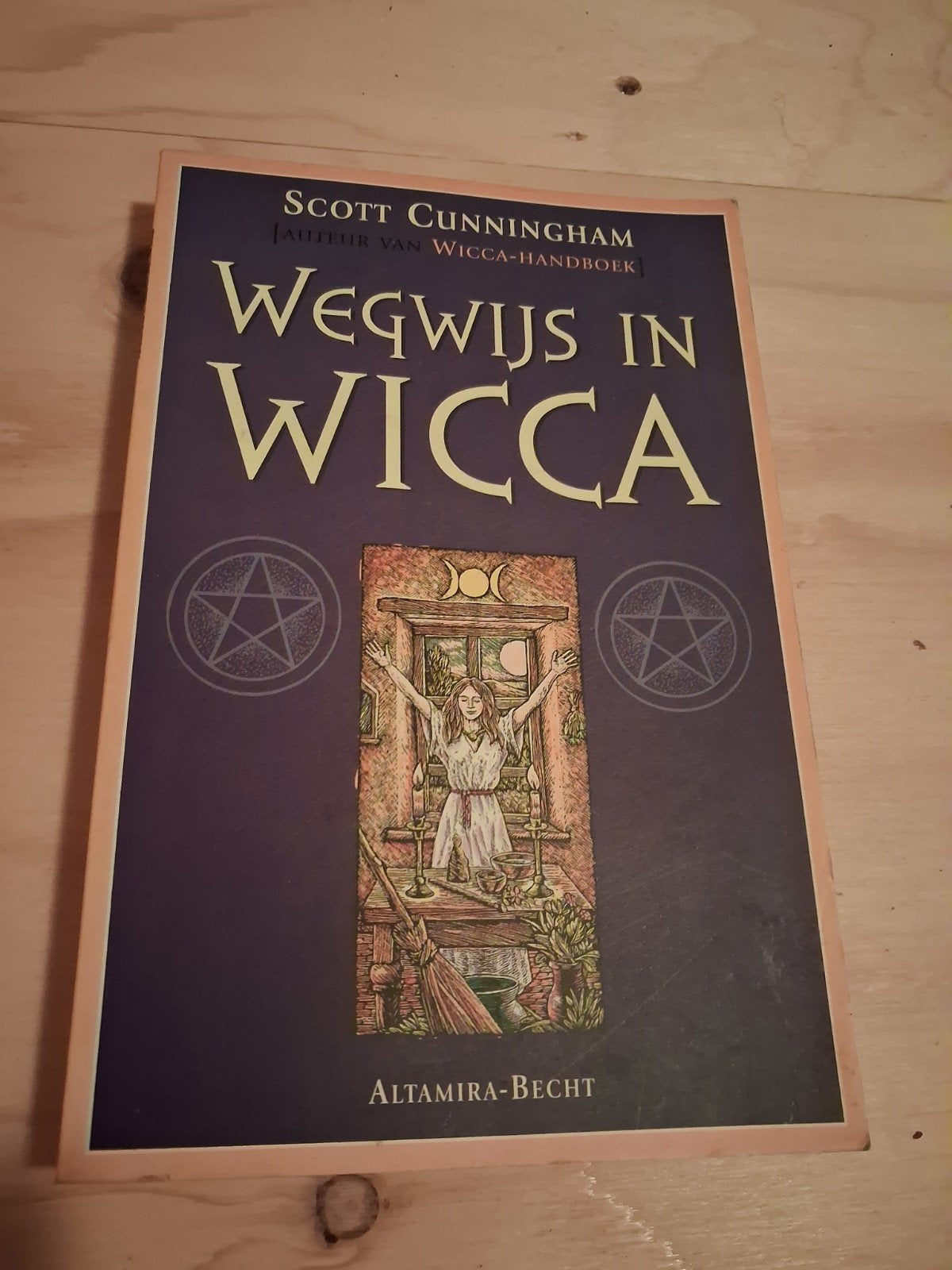 S. Cunningham - Wegwijs in Wicca, Overige typen, Ophalen of Verzenden, Zo goed als nieuw, Astrologie