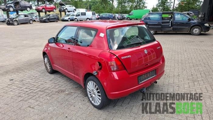 Portier 2Deurs rechts van een Suzuki Swift, Gebruikt, -, Deur, -