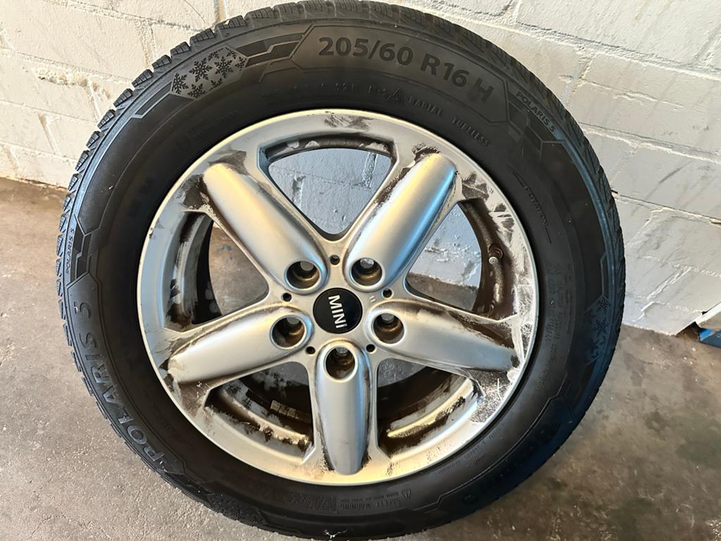 Set 16 inch velgen  met winterbanden voor Mini Countryman, Gebruikt, Velg(en), 16 inch, Personenwagen