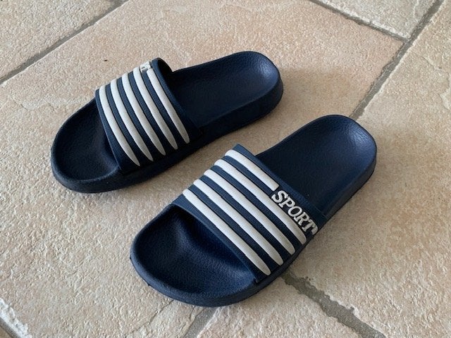 Slippers maat 32 20 cm, Ophalen of Verzenden, Gedragen, Blauw