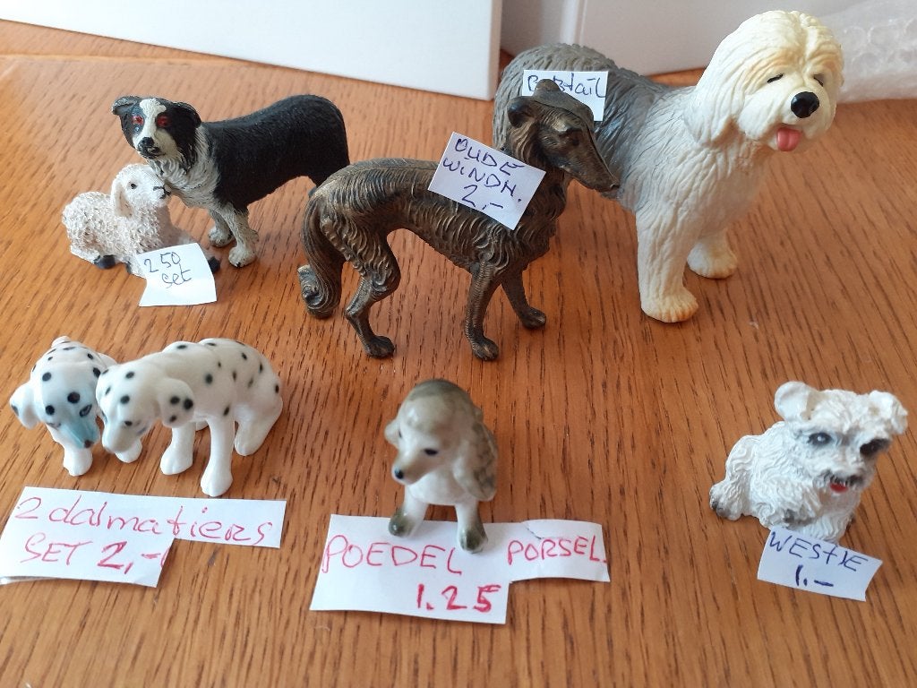poppenhuis en toebehoren DIEREN 2 : DIVERSE HONDEN, Verzenden, Nieuw, Poppenhuis