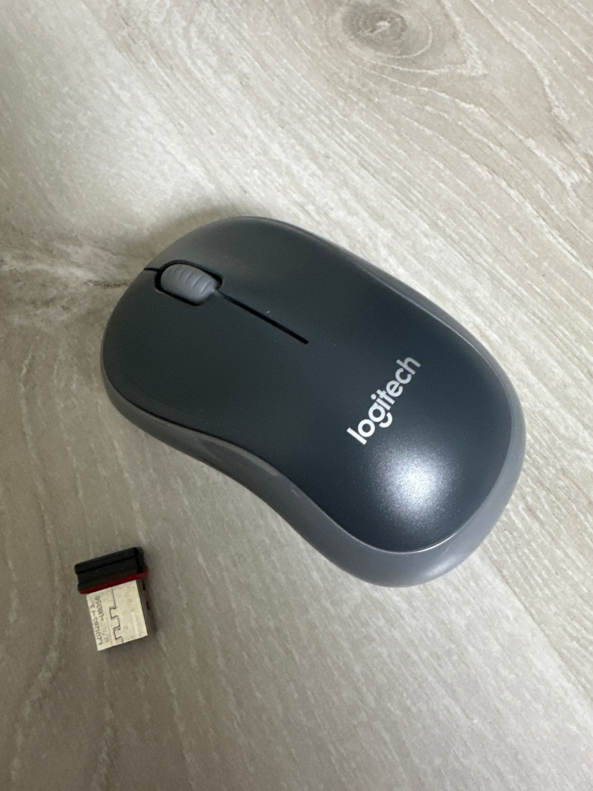 🐭💻Logitech M185 Draadloze Muis - Compact en Betrouwbaar, Muis, Gebruikt, Linkshandig, Ophalen of Verzenden