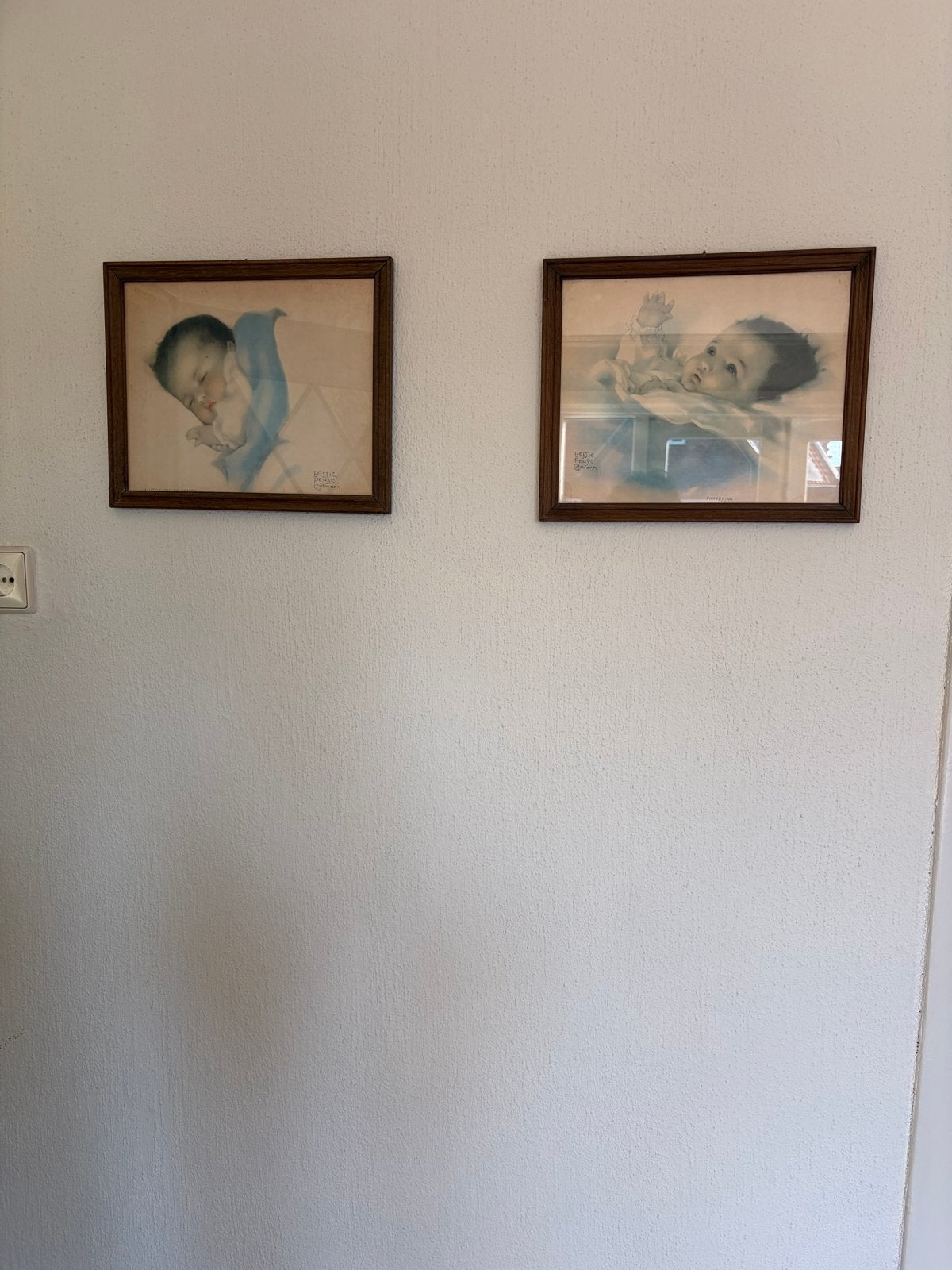 Set van 2 vintage baby prints in houten lijst, Minder dan 50 cm, Gebruikt, Ophalen of Verzenden, Print