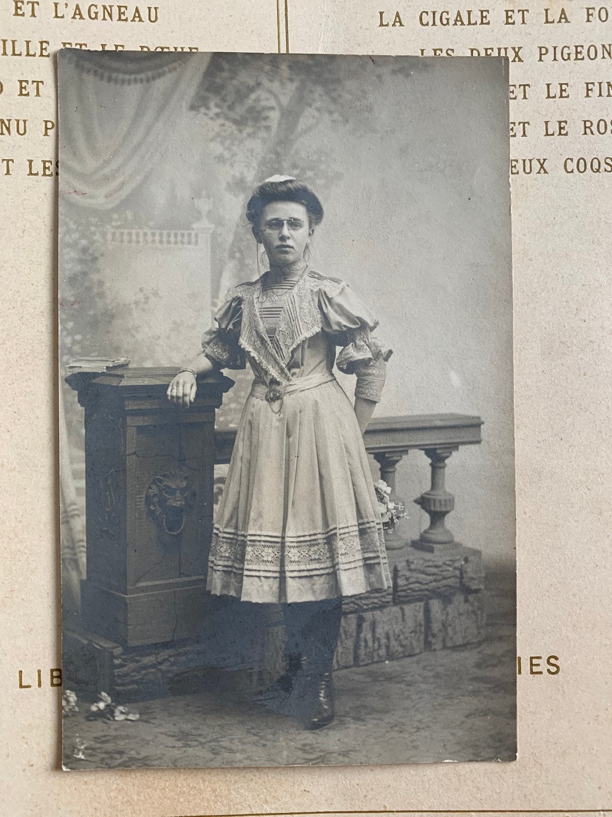 1910 Foto - dame met bril (CW), Gebruikt, Foto, Ophalen of Verzenden, Voor 1940