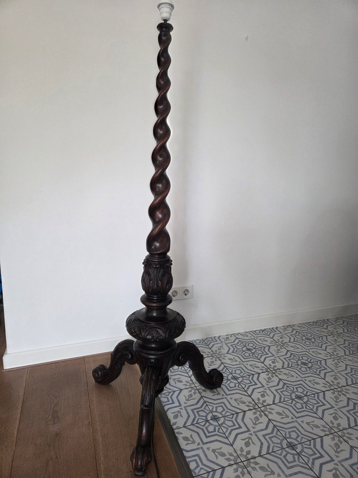 Antieke gedraaide houten vloerlamp met houtsnijwerk, Ophalen