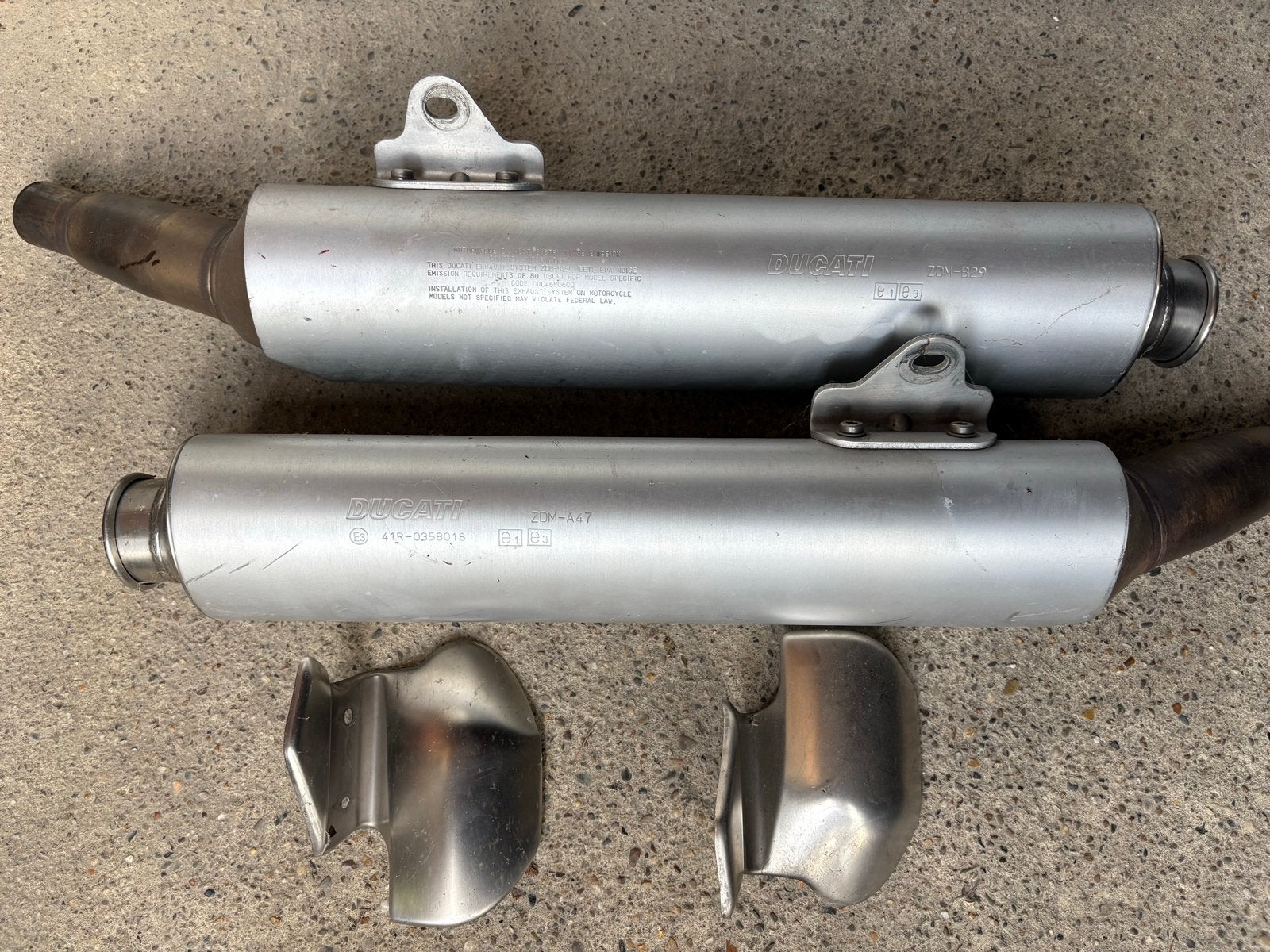 2x Uitlaat Ducati Monster 695 (2006) - Origineel, Motoren, Ophalen, Gebruikt