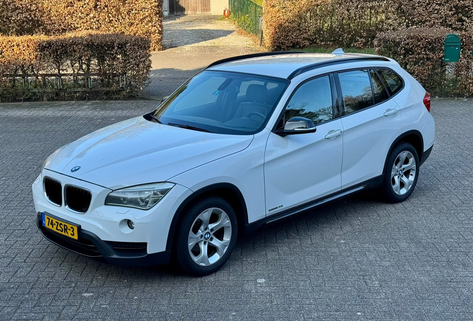 BMW X1 2.0 Sdrive 20I automaat 2013 Wit origineel NL, Auto's, Euro 5, 1800 kg, Zwart, 4 cilinders