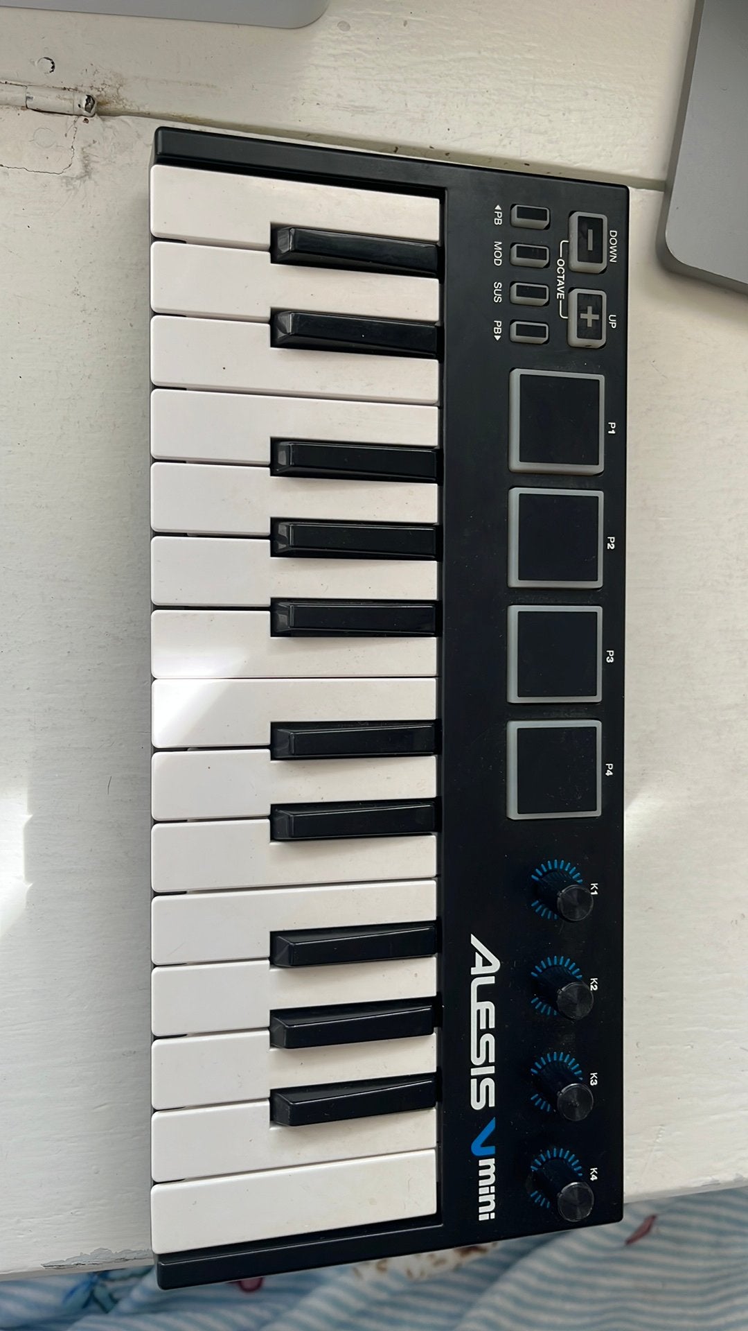 Alesis Vmini keyboard, Muziek en Instrumenten, Midi-apparatuur, Ophalen of Verzenden, Zo goed als nieuw
