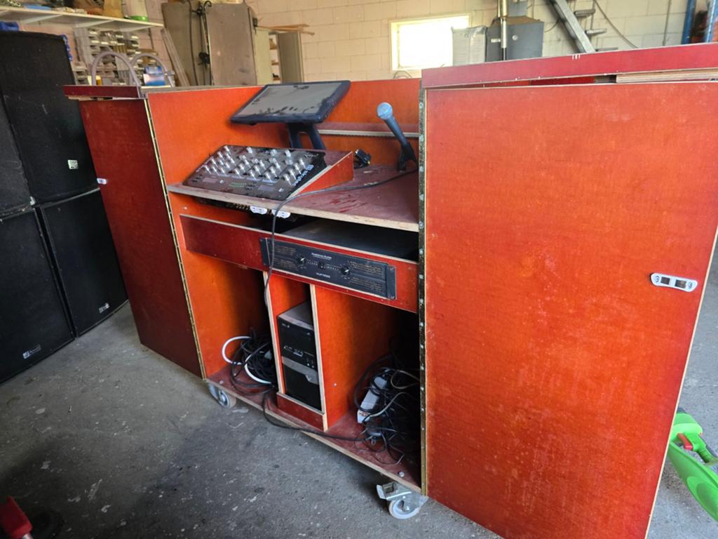 Muziekkar met 4 boxen, 2 statieven, mengpaneel en scherm, Ophalen