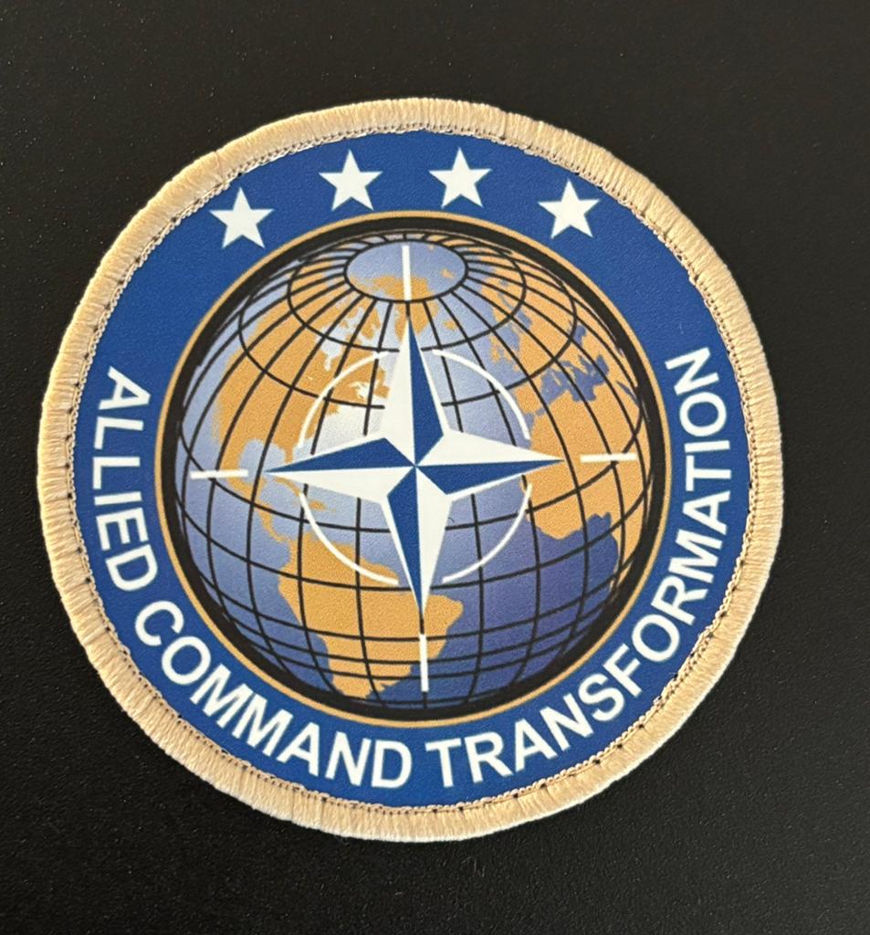 NATO allied command transformation patch (velcro), Ophalen of Verzenden, Landmacht, Nederland, Embleem of Badge