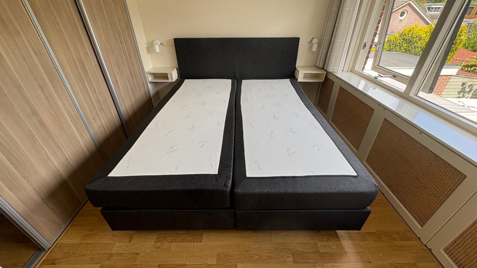 Boxpring / Bed 160cm breed en 200cm lang, Ophalen, Zwart, Tweepersoons, Zo goed als nieuw
