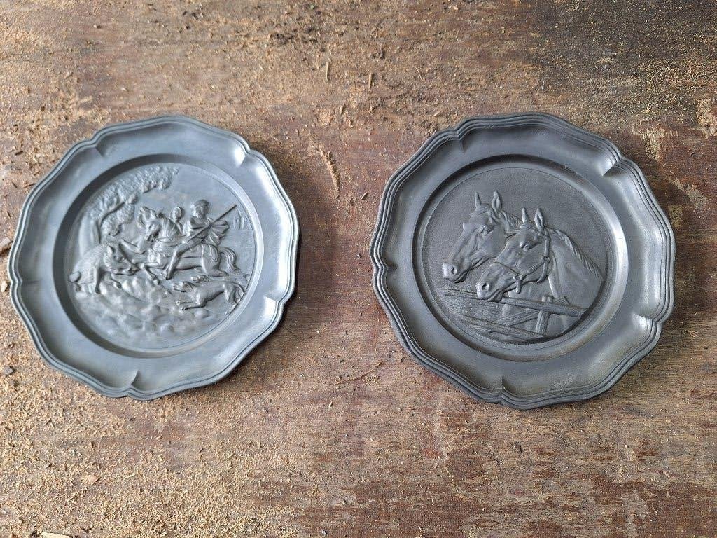 2x tinnen bord met opdruk, Ophalen