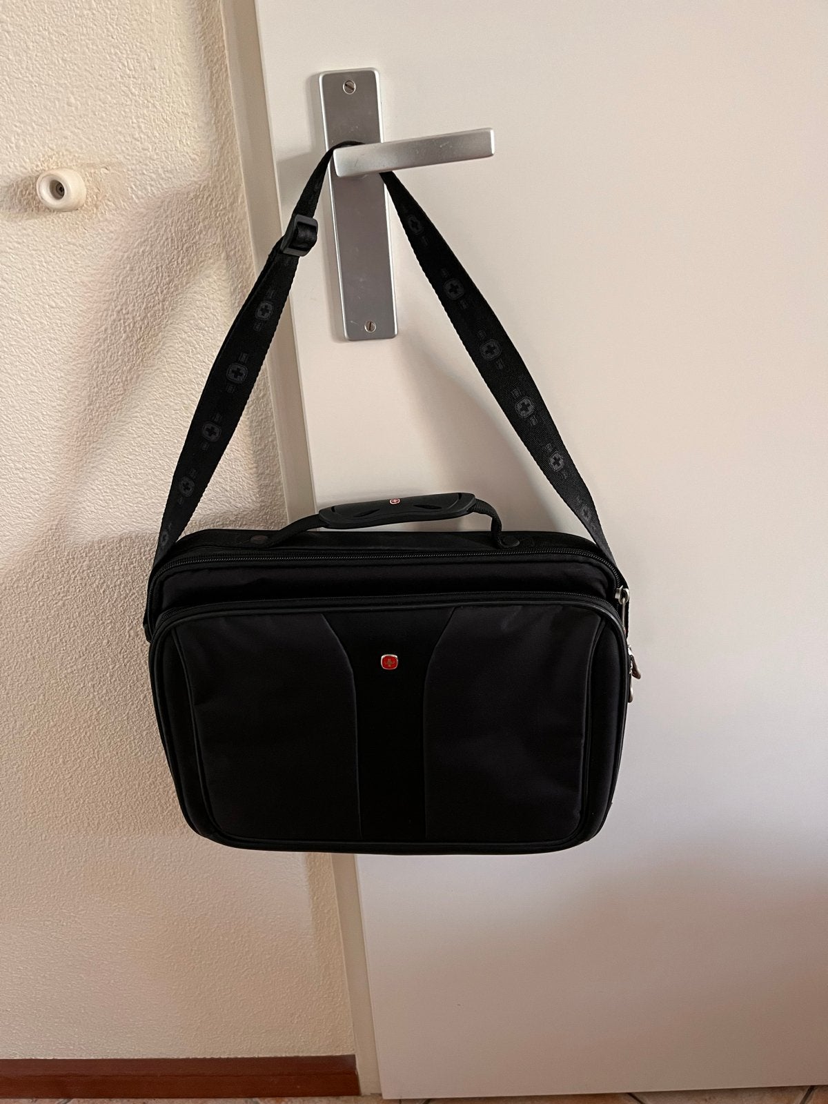 Wenger laptoptas/schoudertas -  gebruikt, Meerdere vakken, Gebruikt, 15 inch, Aktetas