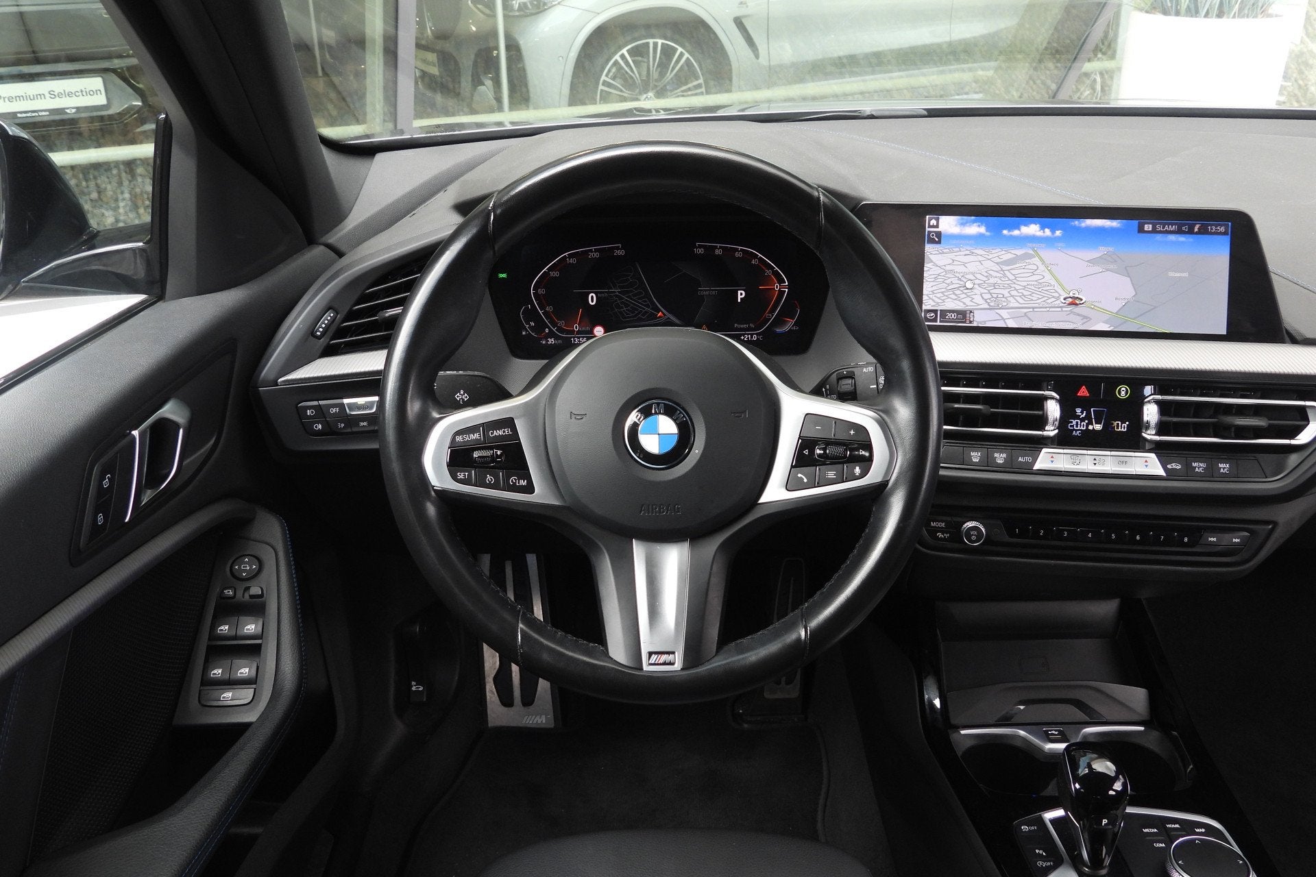 BMW 1 Serie 118i M Sport Automaat / Sportstoelen / Comfort A, Auto's, 136 pk, Gebruikt, Met garantie (alle), Leder en Stof