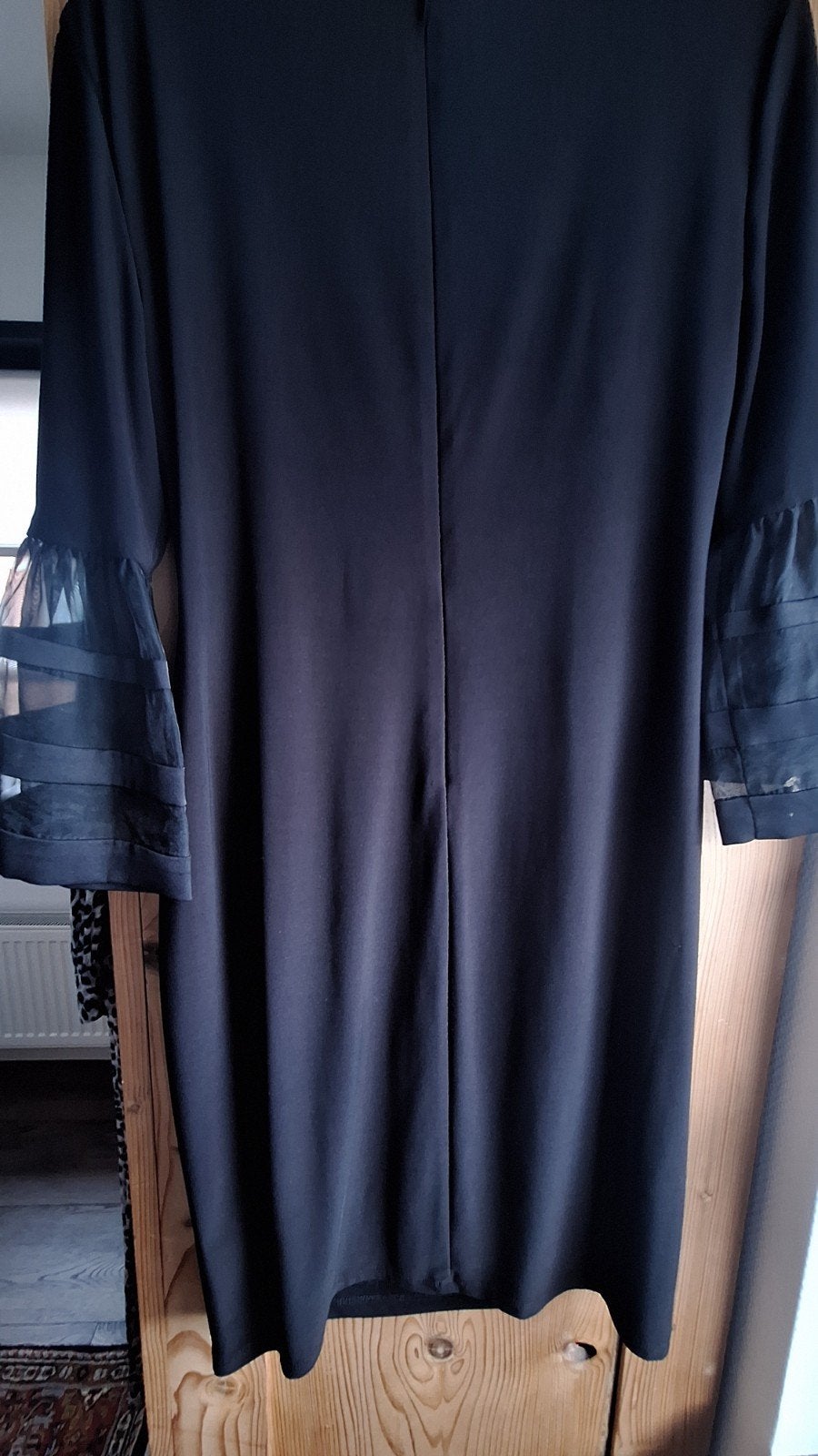 mooie jurk met feestelijke mouwen Ralph Lauren, Kleding | Dames, Ophalen of Verzenden, Zo goed als nieuw, Zwart, Knielengte