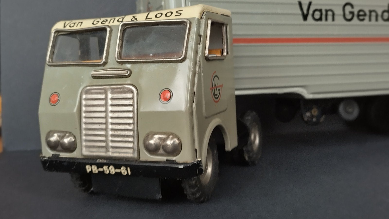 Arnold Blik Van Gend & Loos vrachtwagen Pol, Verzenden