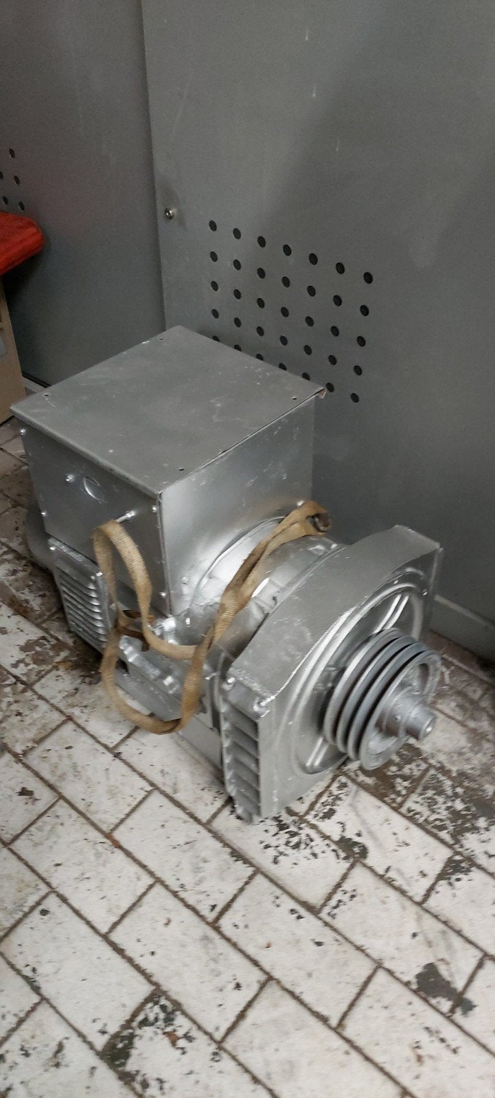 AC Generator Stamford 25 kVA, 230V tot 400V, Ophalen, Gebruikt