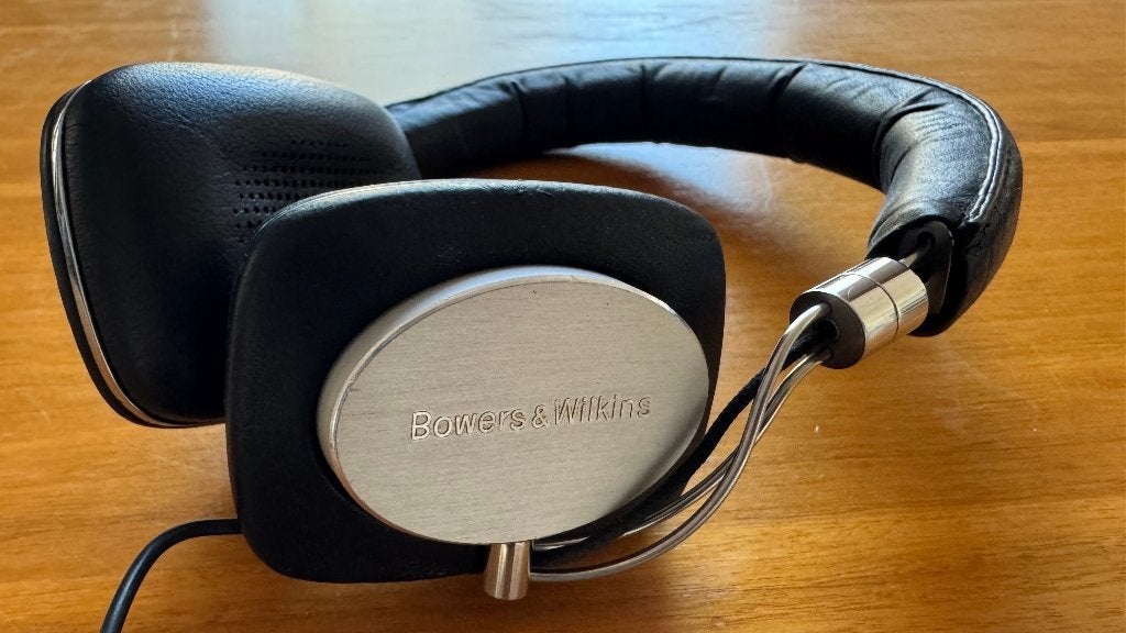 Bowers & Wilkins P5 headphones, Draagtas/etui, On-ear, Ophalen of Verzenden, Zo goed als nieuw