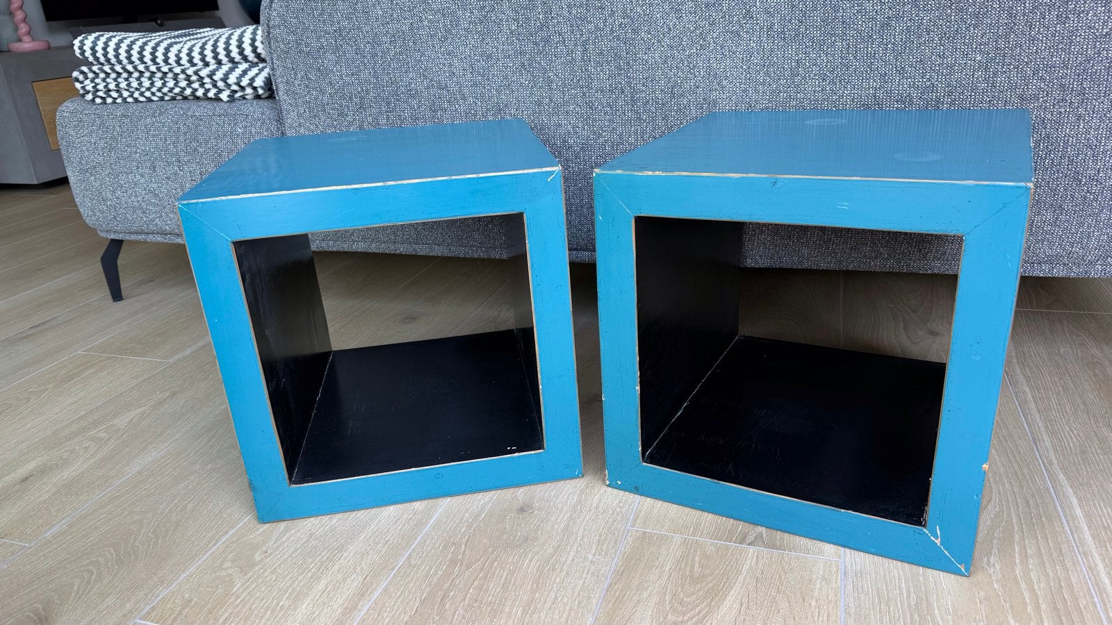 Set van 2 blauwe kubusvormige bijzettafels/nachtkastjes, Huis en Inrichting, Ophalen, Minder dan 45 cm, Minder dan 55 cm, Gebruikt