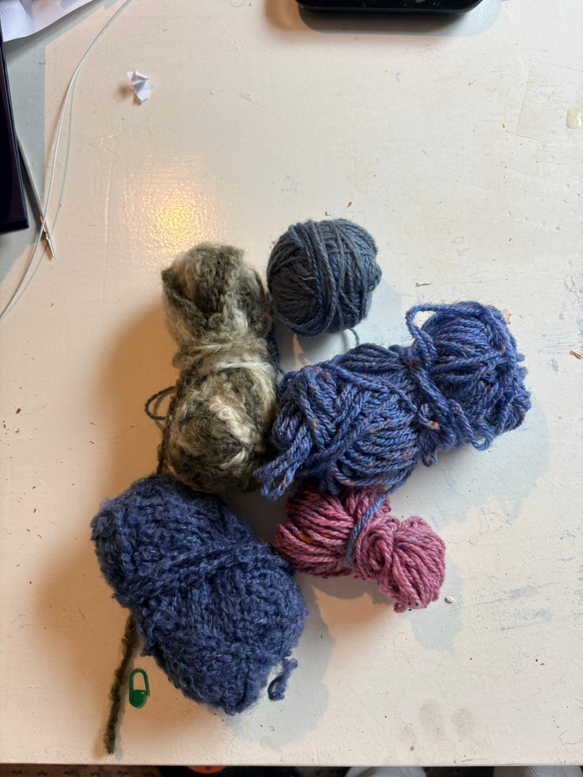 Restanten wol – gemengde kleuren, Hobby en Vrije tijd, Breien en Haken, Ophalen of Verzenden, Zo goed als nieuw, Breien of Haken