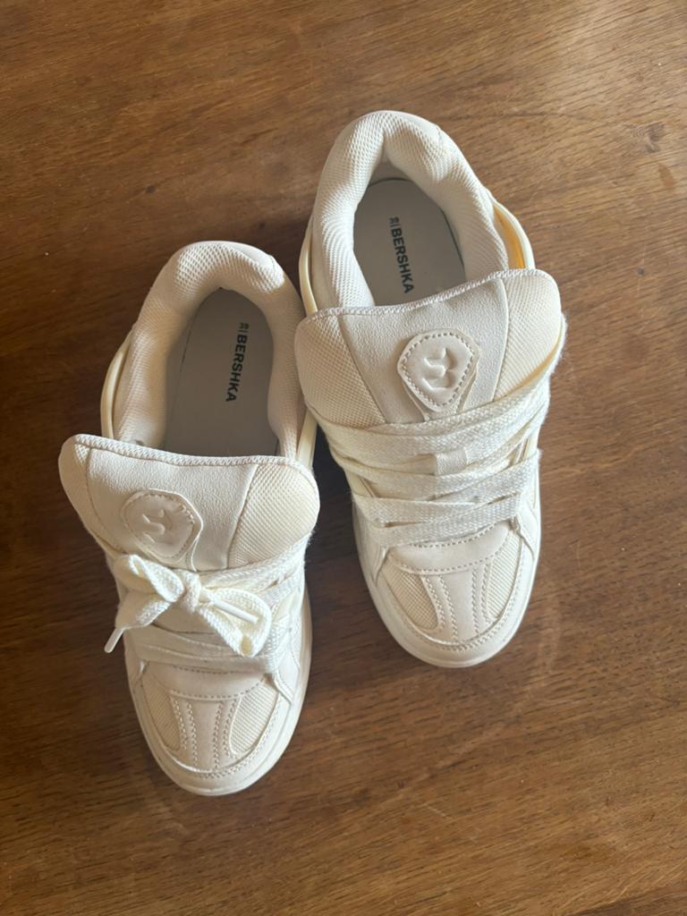 Bershka sneakers, Ophalen of Verzenden, Zo goed als nieuw, Sneakers of Gympen