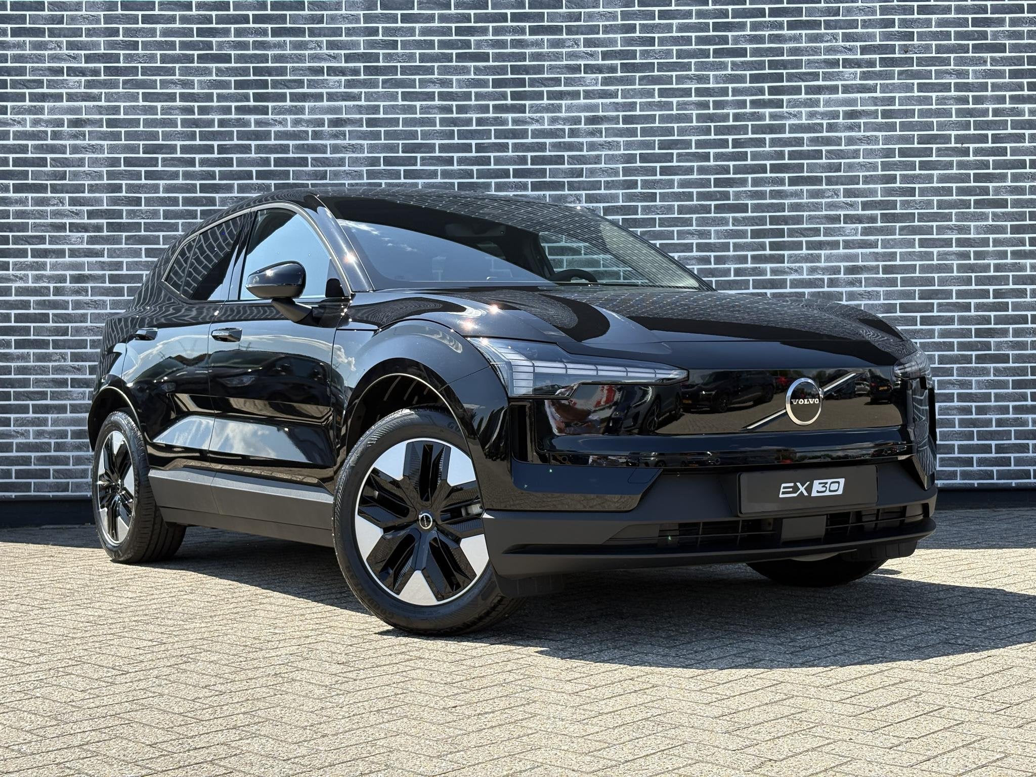 Volvo EX30 P3 Plus Europa 51 kWh | Extra getint glas achter, Auto's, Volvo, Automaat, Achterwielaandrijving, Leder en Stof, Zwart