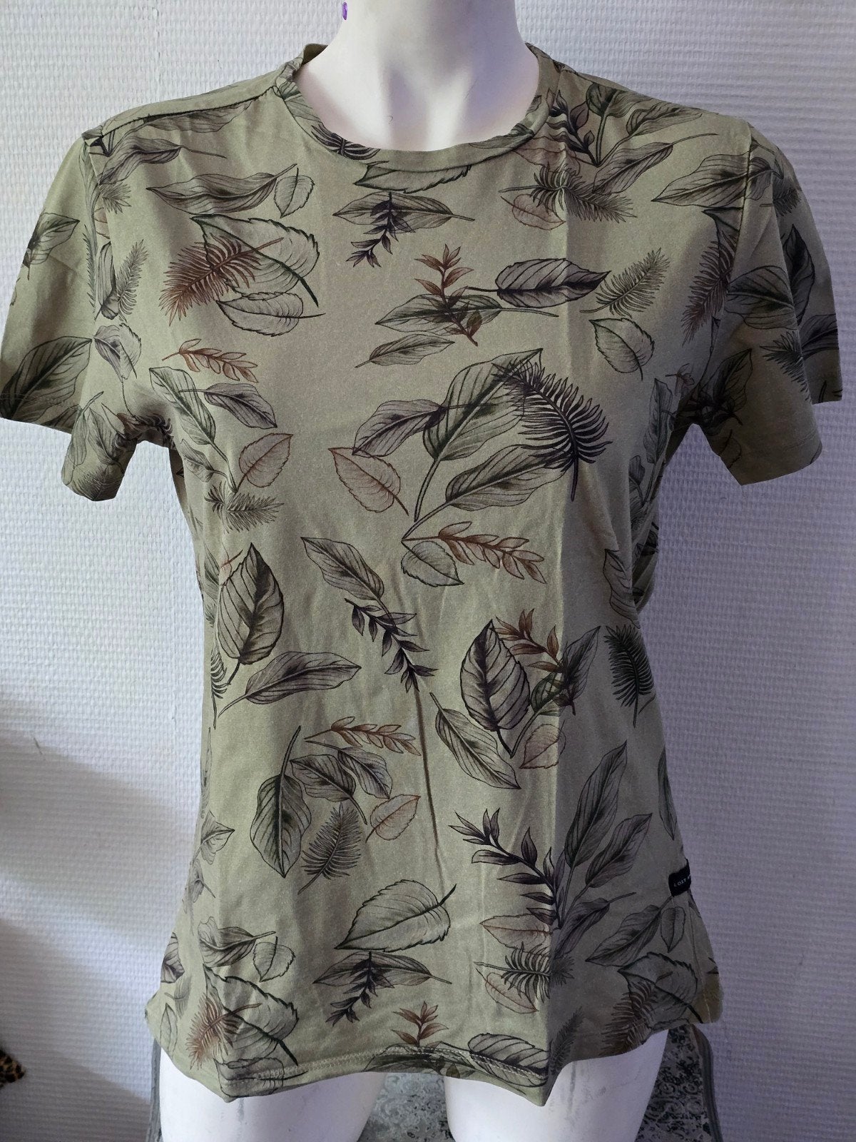 Lost Minds heren T-shirt met bladprint - Maat M, Kleding | Heren, T-shirts, Maat 48/50 (M), Lost Minds, Ophalen of Verzenden, Gedragen