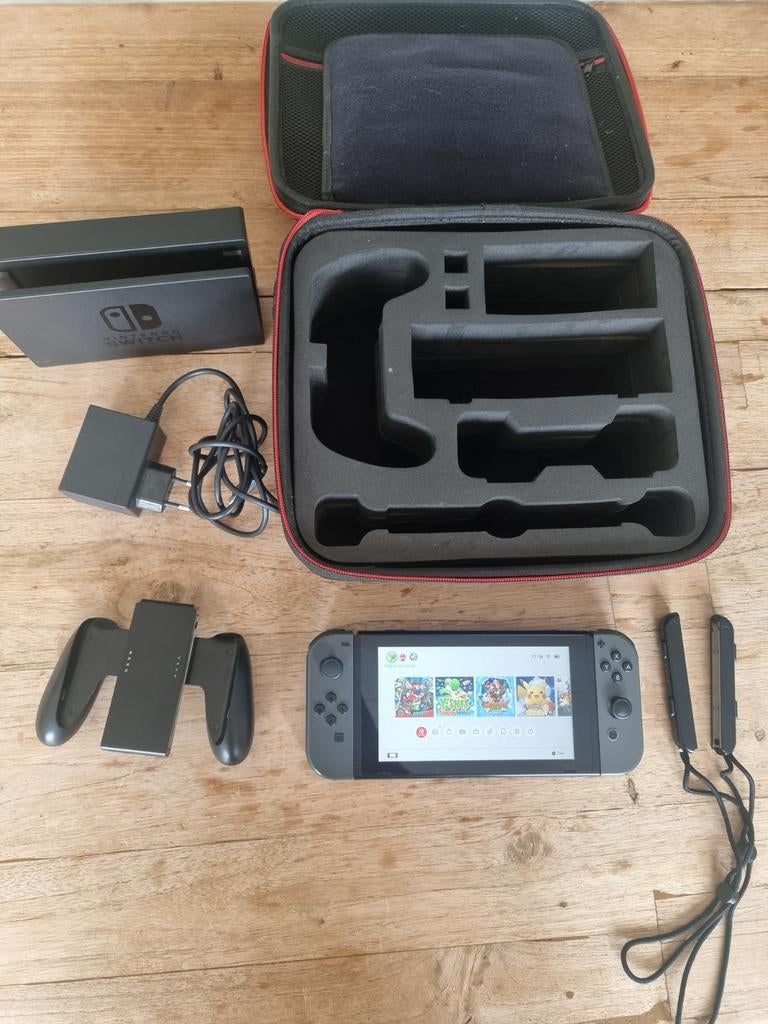 Nintendo Switch V2 (2021) + 20 games twv €600 Mario, Pokémon, Spelcomputers en Games, Ophalen, Met 2 controllers, Zo goed als nieuw