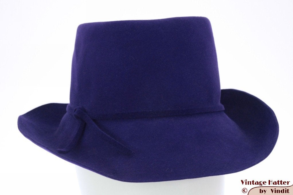 Vintage Dameshoed violet paars fluweel 55 = S tot XS, Ophalen of Verzenden, Gedragen, 55 cm (S, 6⅞ inch) of minder, Hoed