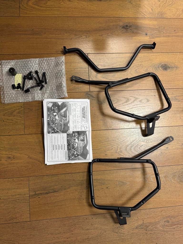 Givi Monokey Kofferrek Honda CBF500/600 (04-06) CBF1000 (06), Ophalen of Verzenden, Gebruikt