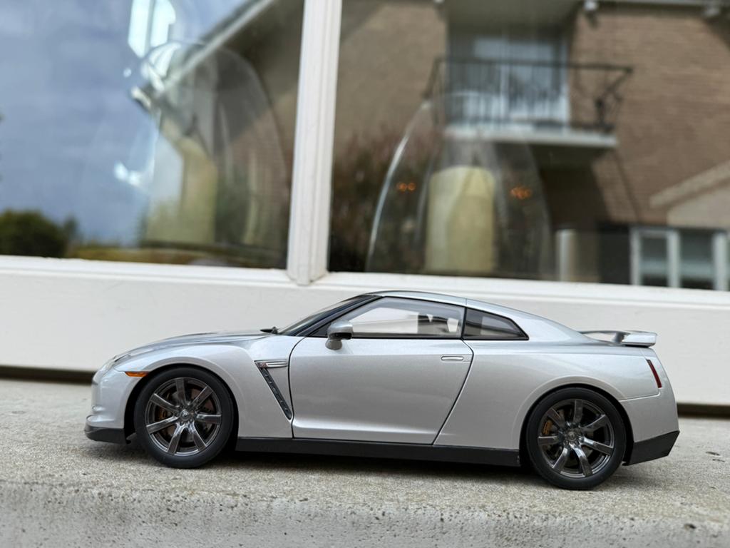 1:18 Nissan GT-R R35 Silver 2008 Kyosho Diecast, Hobby en Vrije tijd, Kyosho, Auto, Ophalen of Verzenden, Zo goed als nieuw