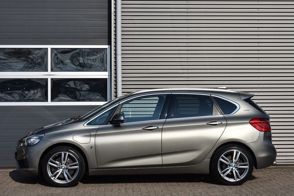 Bmw 2-SERIE 225XE PHEV EXECUTIVE / NAVI / PANO DAK / LANE AS, Auto's, BMW, Automaat, 136 pk, Gebruikt, Euro 6