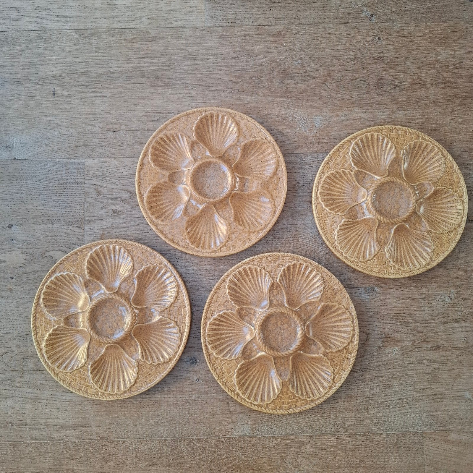 4 oesterborden vintage chantilly france, Huis en Inrichting, Keuken | Servies, Vintage, Ophalen of Verzenden, Zo goed als nieuw