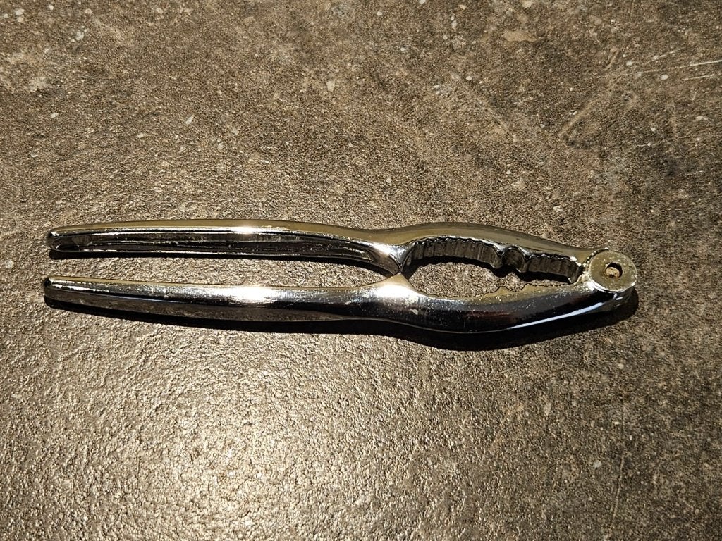 Metalen notenkraker., Ophalen of Verzenden