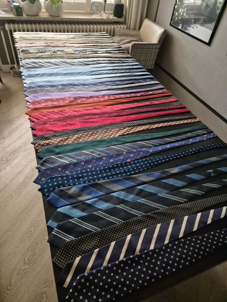 40 stropdassen in diverse kleuren, Ophalen of Verzenden, Overige kleuren