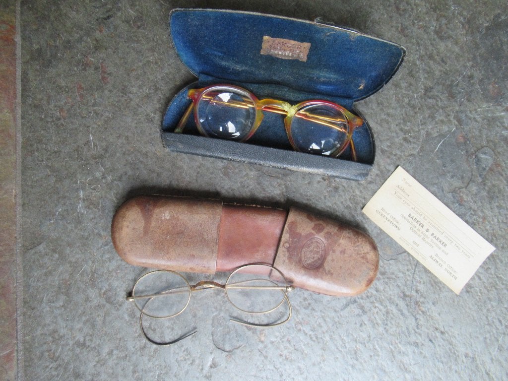 ANTIEKE BRILLEN 2 stuks in Brillenkoker samen € 75, Antiek en Kunst, Curiosa en Brocante, Ophalen of Verzenden