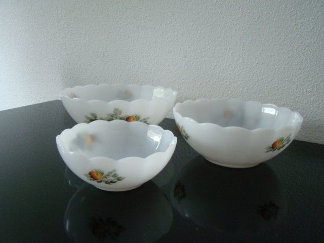 VINTAGE nest van DRIE witte schalen, Ophalen of Verzenden, Overige stijlen, Glas, Schaal of Schalen